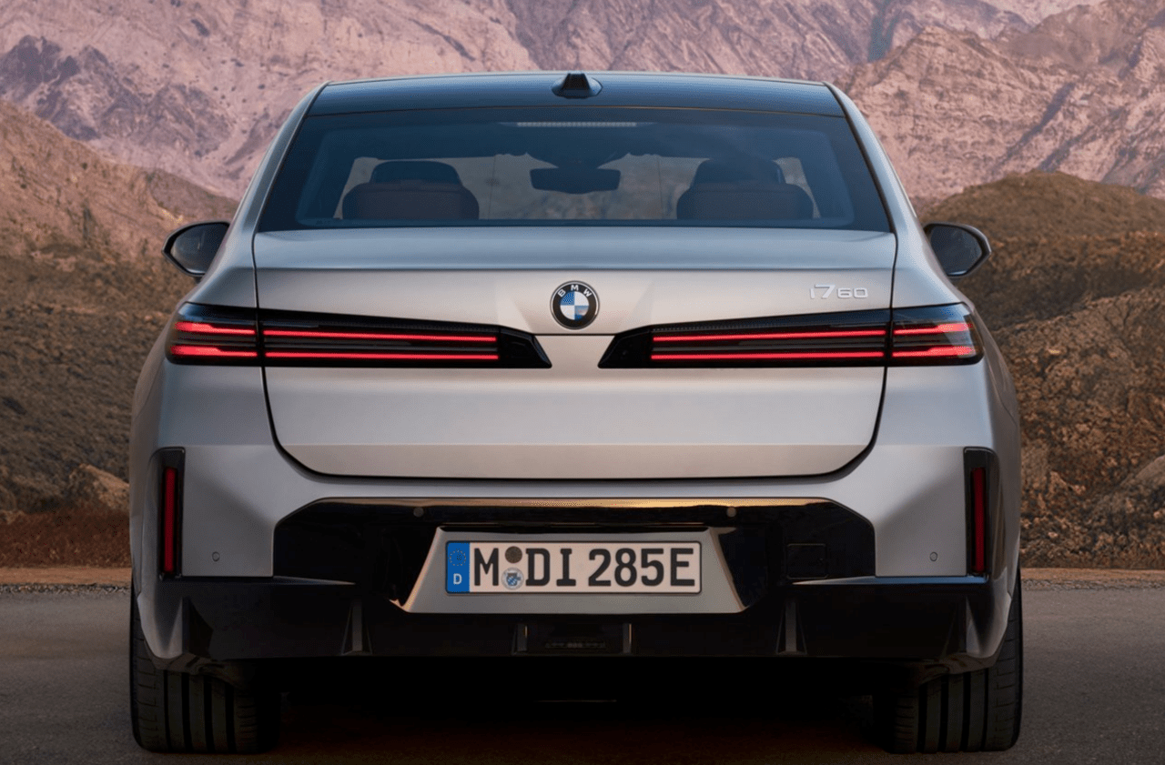 신형 BMW i7 전기차